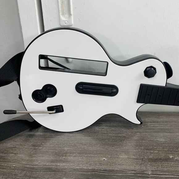 Nintendo Wii Guitar Hero Controller Gibson Les Paul RedOctane 95125.805 W/ Strap - Picture 2 of 9